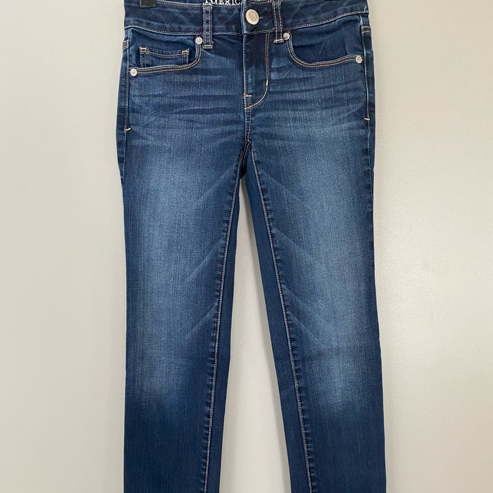 Women's American Eagle Super stretch skinny size 00 
Dark wash, non ripped